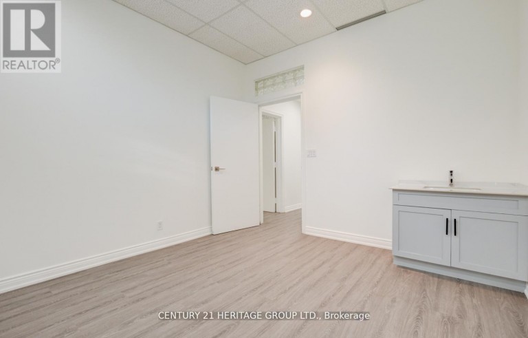 101 - 2900 YONGE STREET, Toronto (Lawrence Park South), Ontario, M4N3N8