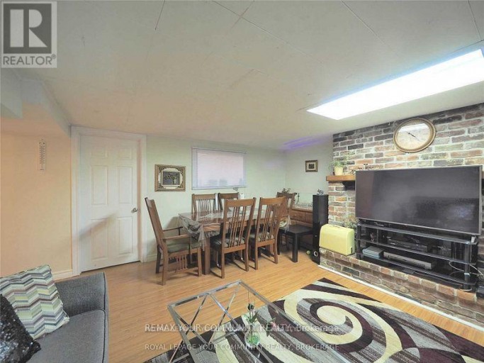 69 SAMSON CRESCENT, Toronto (Woburn), Ontario, M1G1N2