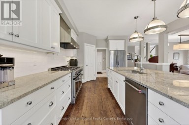 36 KAYLA CRESCENT Collingwood Ontario photo 10