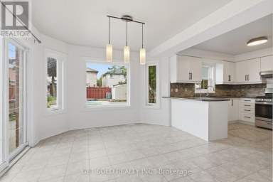 28 HAWKINS DRIVE Barrie (Ardagh) Ontario photo 3