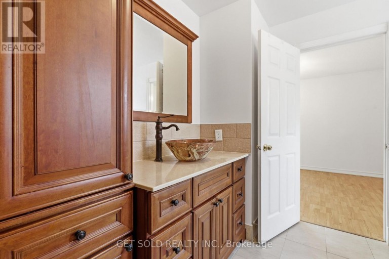 28 HAWKINS DRIVE, Barrie (Ardagh), Ontario, L4N0A6