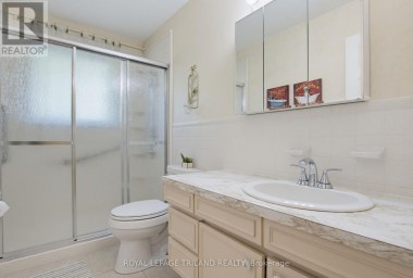 115 CHAMPLAIN CRESCENT London East (East I) Ontario photo 10
