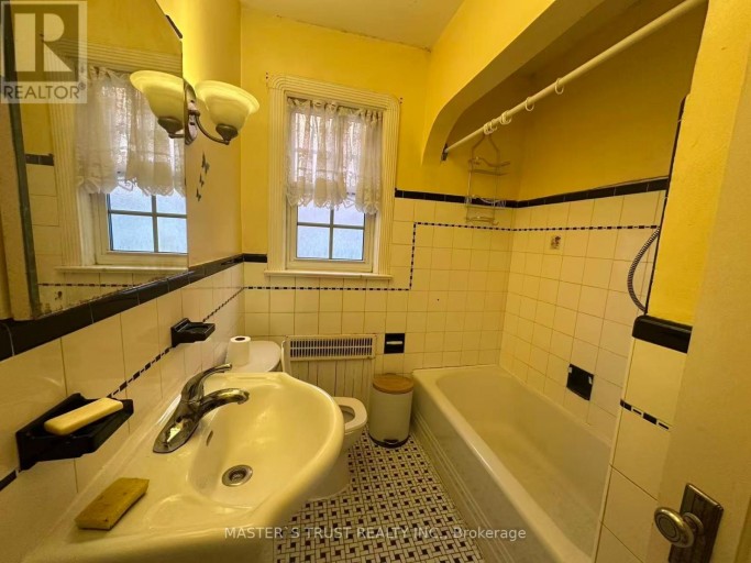 389 LAWRENCE AVENUE W, Toronto (Bedford Park-Nortown), Ontario, M5M1B9