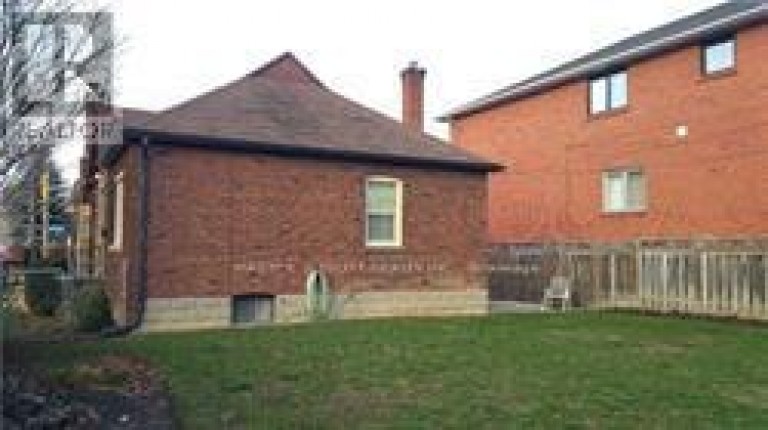389 LAWRENCE AVENUE W, Toronto (Bedford Park-Nortown), Ontario, M5M1B9