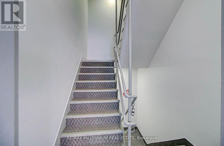 302 - 101 DUNDAS STREET W, Whitby (Downtown Whitby), Ontario, L1N2M2