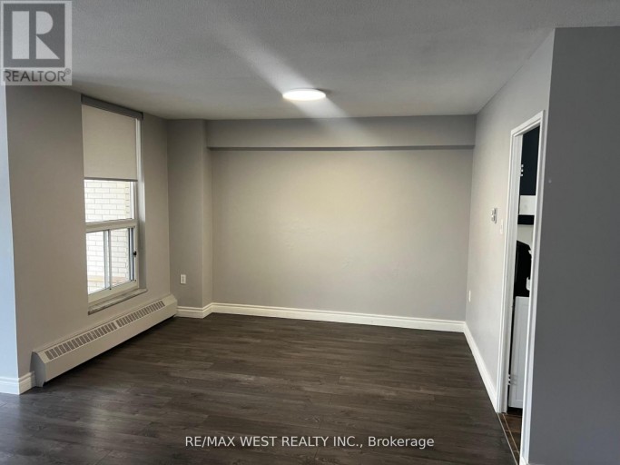 202 - 130 NEPTUNE DRIVE, Toronto (Englemount-Lawrence), Ontario, M6A1X5