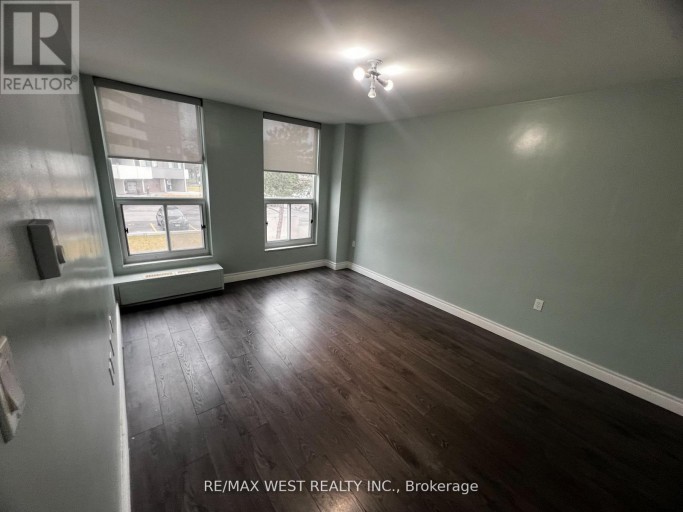 202 - 130 NEPTUNE DRIVE, Toronto (Englemount-Lawrence), Ontario, M6A1X5