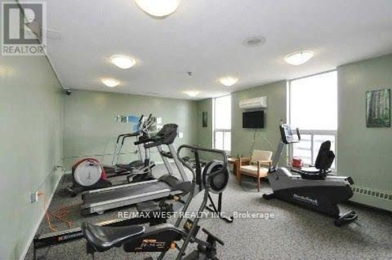 202 - 130 NEPTUNE DRIVE, Toronto (Englemount-Lawrence), Ontario, M6A1X5