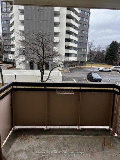 202 - 130 NEPTUNE DRIVE, Toronto (Englemount-Lawrence), Ontario, M6A1X5