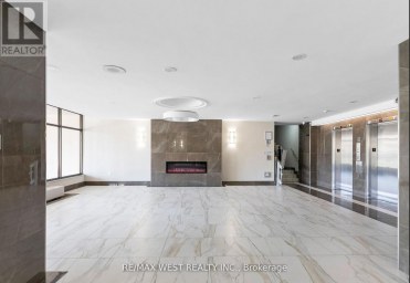202 - 130 NEPTUNE DRIVE Toronto (Englemount-Lawrence) Ontario photo 4