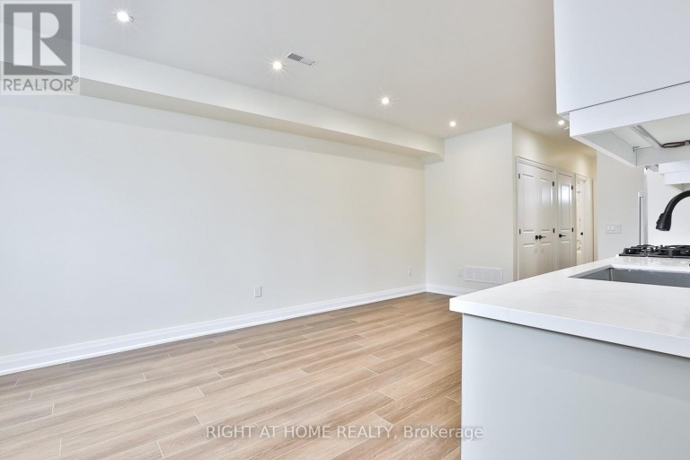 2 - 39 FIFTEENTH STREET, Toronto (New Toronto), Ontario, M8V3J3