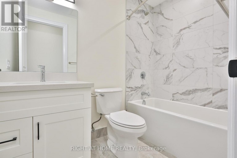 2 - 39 FIFTEENTH STREET, Toronto (New Toronto), Ontario, M8V3J3