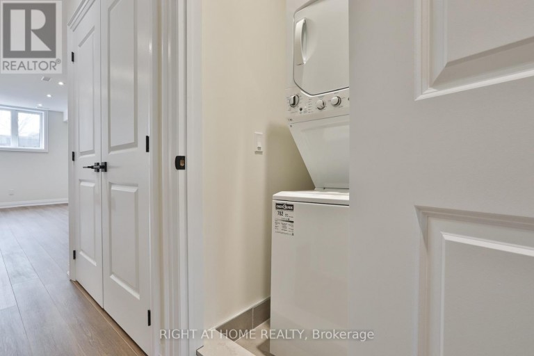 2 - 39 FIFTEENTH STREET, Toronto (New Toronto), Ontario, M8V3J3