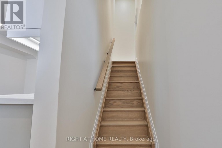 2 - 39 FIFTEENTH STREET, Toronto (New Toronto), Ontario, M8V3J3