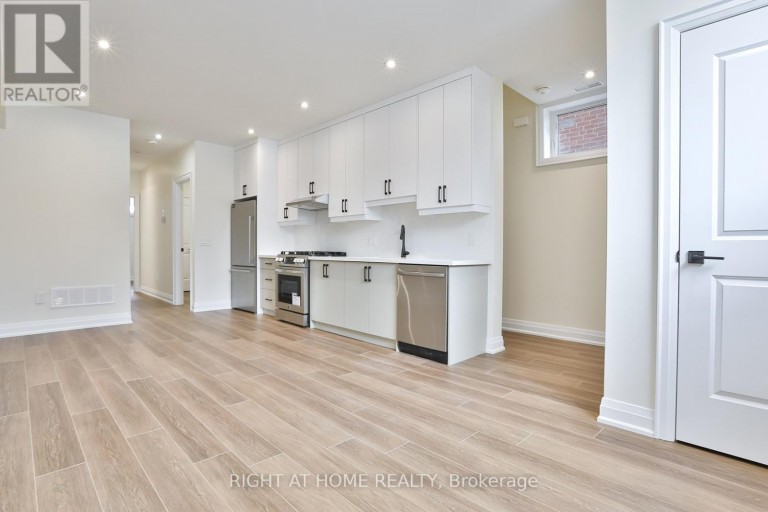 2 - 39 FIFTEENTH STREET, Toronto (New Toronto), Ontario, M8V3J3