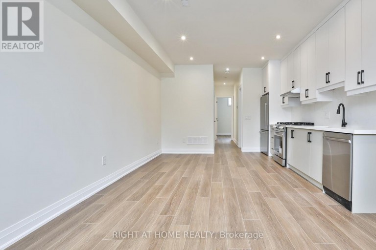 2 - 39 FIFTEENTH STREET, Toronto (New Toronto), Ontario, M8V3J3