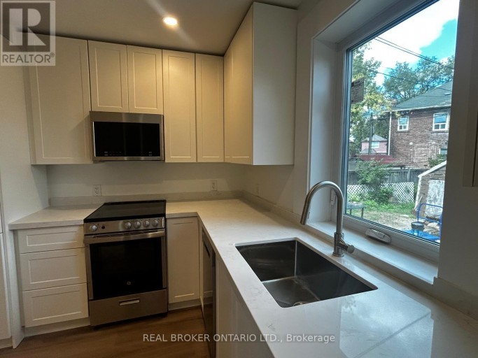 2 - 659 VAUGHAN ROAD, Toronto (Oakwood Village), Ontario, M6E2Y4