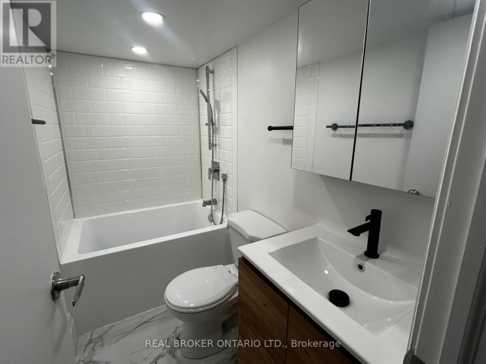 3 - 659 VAUGHAN ROAD, Toronto (Oakwood Village), Ontario, M6E2Y4