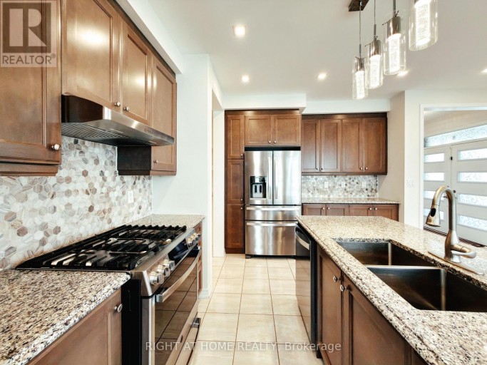 30 BOOTHILL DRIVE, Brampton (Northwest Brampton), Ontario, L7A5E4