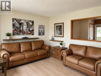 2510 35 Street SE Calgary Alberta photo 4