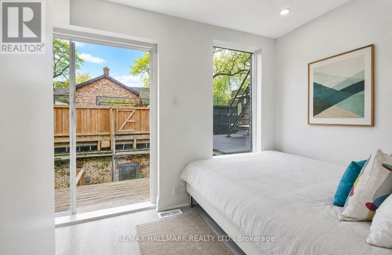 2 - 415 DUNDAS STREET E, Toronto (Moss Park), Ontario, M5A2A9