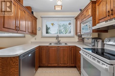 7 MARTIN STREET Laurentian Hills Ontario photo 15