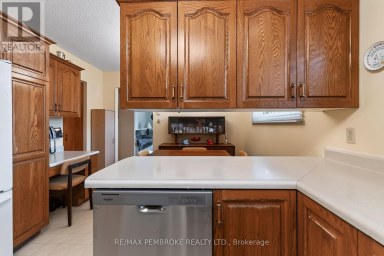 7 MARTIN STREET Laurentian Hills Ontario photo 16