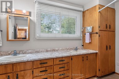 7 MARTIN STREET Laurentian Hills Ontario photo 21