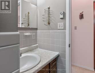 7 MARTIN STREET Laurentian Hills Ontario photo 34