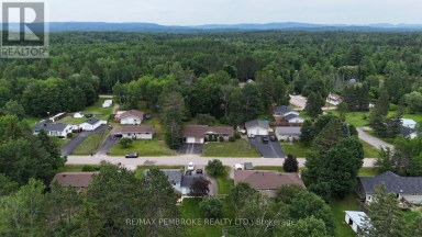 7 MARTIN STREET Laurentian Hills Ontario photo 38