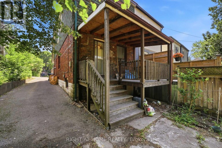 204 HIGHFIELD ROAD, Toronto (Greenwood-Coxwell), Ontario, M4L2V3