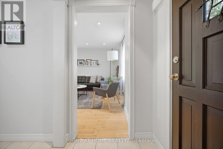 18 VANBRUGH AVENUE, Toronto (Birchcliffe-Cliffside), Ontario, M1N3S9