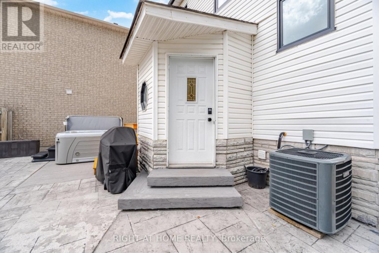 18 VANBRUGH AVENUE, Toronto (Birchcliffe-Cliffside), Ontario, M1N3S9