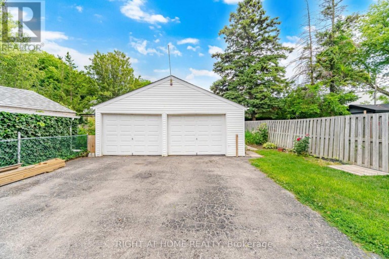18 VANBRUGH AVENUE, Toronto (Birchcliffe-Cliffside), Ontario, M1N3S9