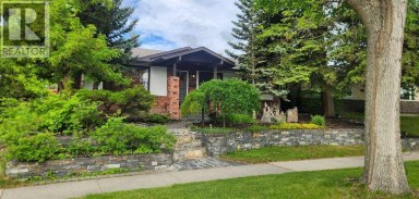 9415 Fairmount Drive SE Calgary Alberta photo 2