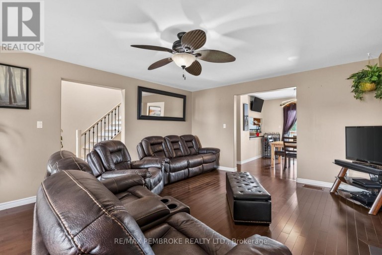 9 HERON DRIVE, Laurentian Valley, Ontario, K8A8N8