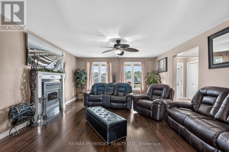 9 HERON DRIVE, Laurentian Valley, Ontario, K8A8N8