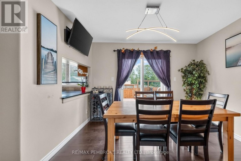 9 HERON DRIVE, Laurentian Valley, Ontario, K8A8N8