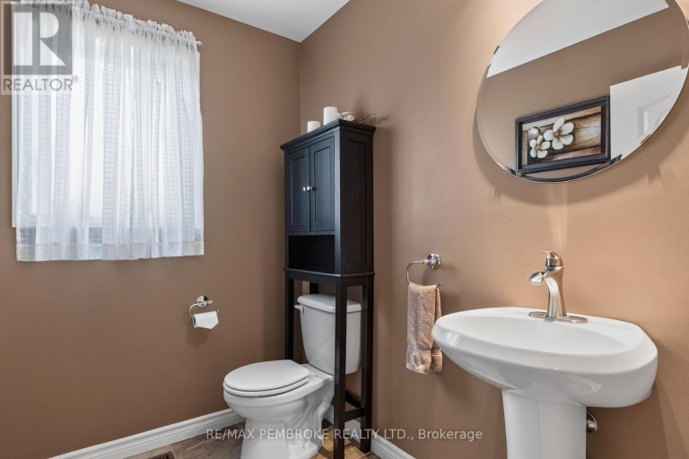 9 HERON DRIVE, Laurentian Valley, Ontario, K8A8N8