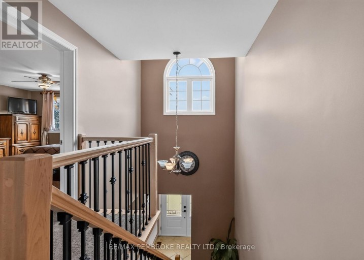 9 HERON DRIVE, Laurentian Valley, Ontario, K8A8N8
