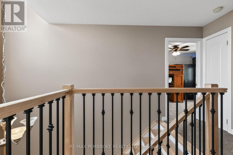 9 HERON DRIVE, Laurentian Valley, Ontario, K8A8N8