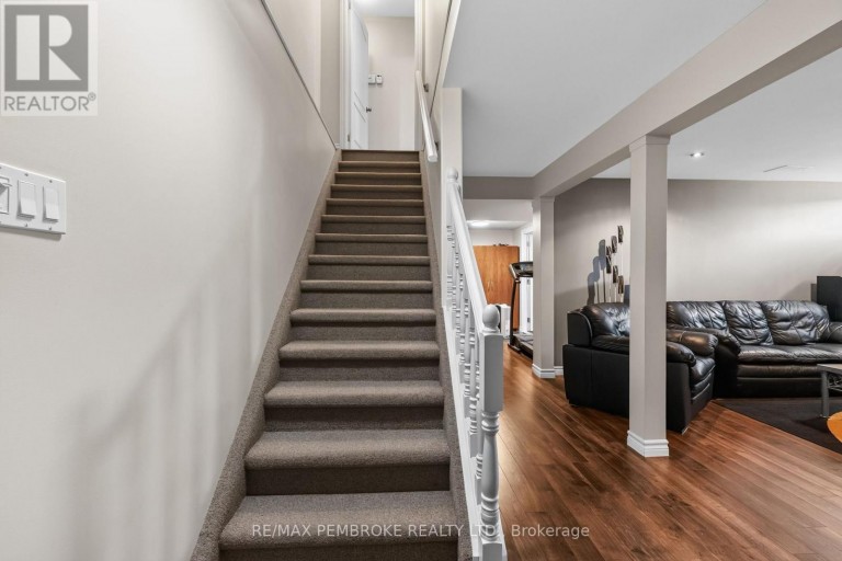 9 HERON DRIVE, Laurentian Valley, Ontario, K8A8N8