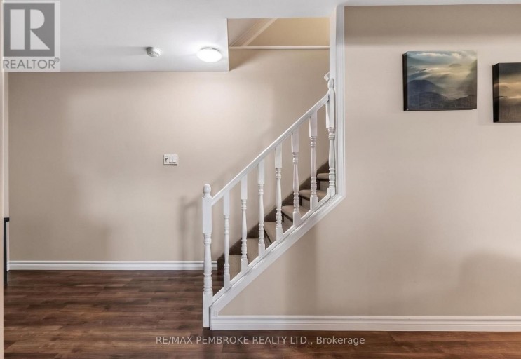 9 HERON DRIVE, Laurentian Valley, Ontario, K8A8N8