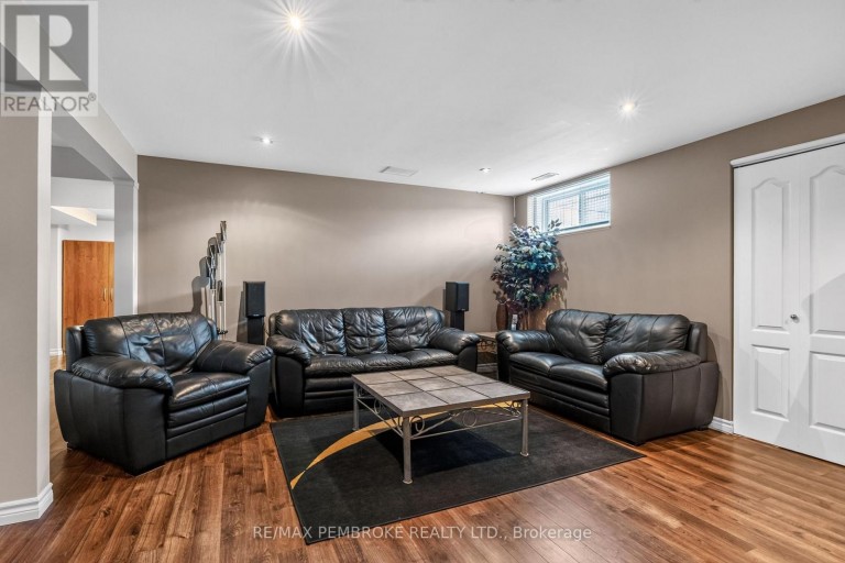 9 HERON DRIVE, Laurentian Valley, Ontario, K8A8N8