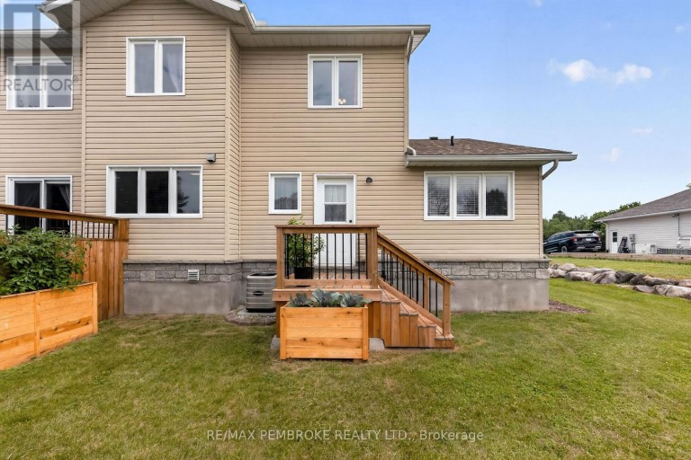 9 HERON DRIVE, Laurentian Valley, Ontario, K8A8N8
