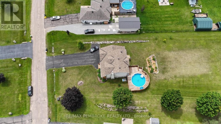 9 HERON DRIVE, Laurentian Valley, Ontario, K8A8N8