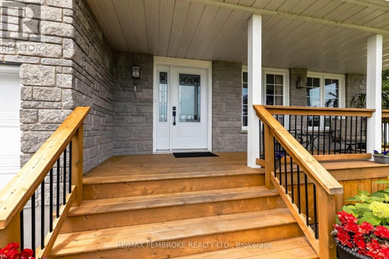 9 HERON DRIVE, Laurentian Valley, Ontario, K8A8N8