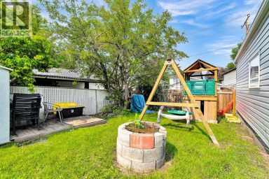 215 ERIN WOODS Drive SE Calgary Alberta photo 30