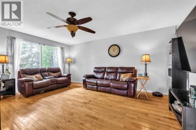 215 ERIN WOODS Drive SE Calgary Alberta photo 5