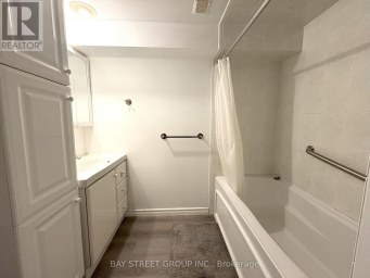 238 THE WEST MALL Toronto (Markland Wood) Ontario photo 10